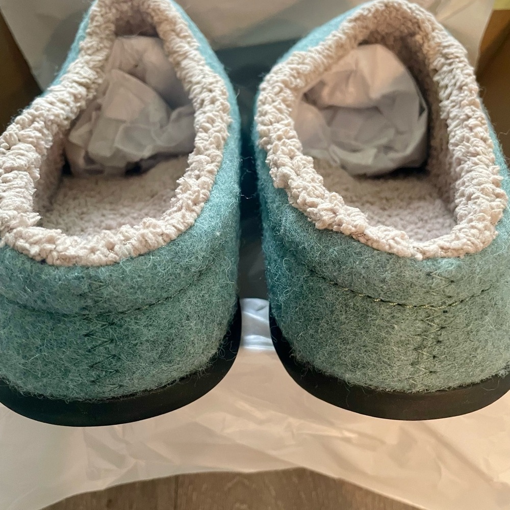 L.L. Bean Daybreak Scuff Motif Women's Slippers - Picture 3 of 8